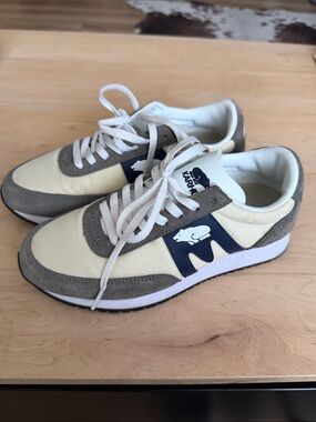 Karhu ALBATROSS 82 Japanese sneakers - Cream & Gray Retro Runner - Navy Accent